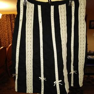 CLOSET CLEAR OUT! Very nice black and cream skirt.